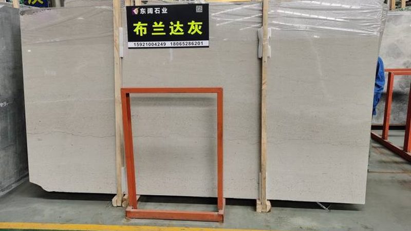 透光石与亚克力板的材质对比解析**